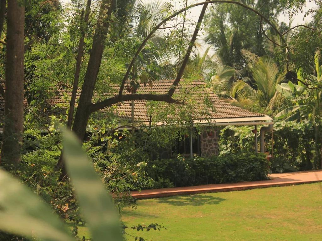 Vila Red House 3Bhk Karjat Exteriér fotografie